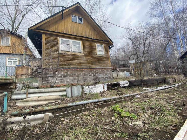 Дом 15,6 м² на участке 3,8 сот.