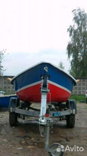 Лодка гребная