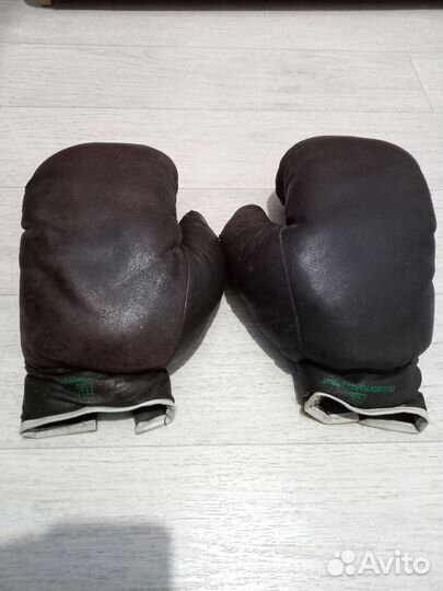 Боксерские перчатки