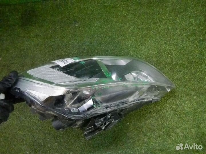 Фара правая Volvo S60 2 (2013-2018) ксенон