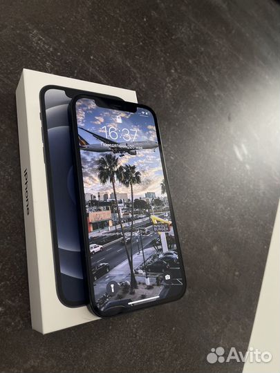 iPhone 12, 64 ГБ