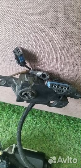 Механизм двери левой Peugeot 807/Citroen C8