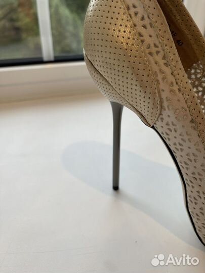 Босоножки женские на стальном каблуке 40 размер