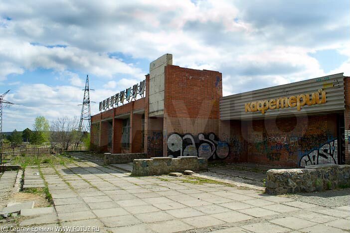 Помещение свободного назначения, 1335 м² и земля