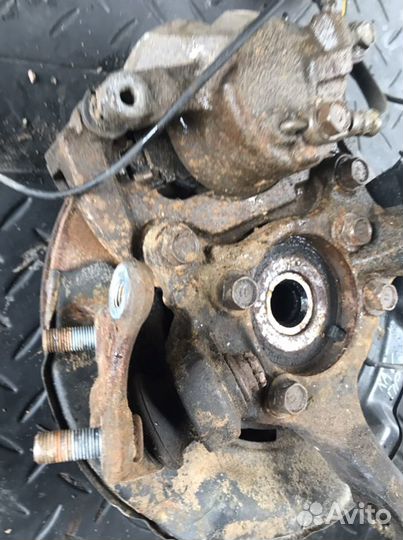 Тойота Рав4 кулак ступица правая сторона