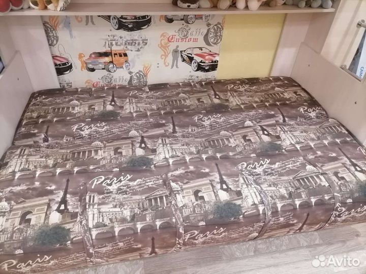 Кровать двухьярусная