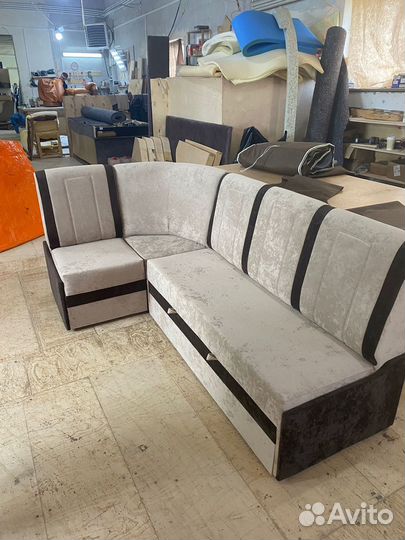 Кухонный угловой диван со спальным местом