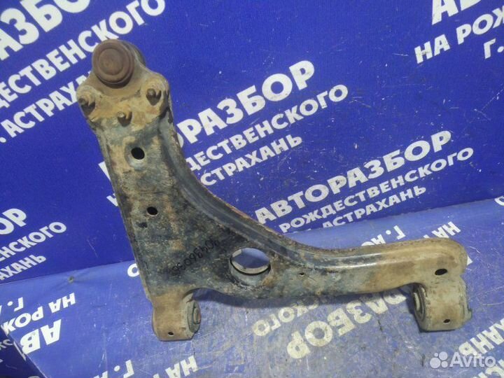 Передний левый рычаг Opel Astra H хэтчбек 2008