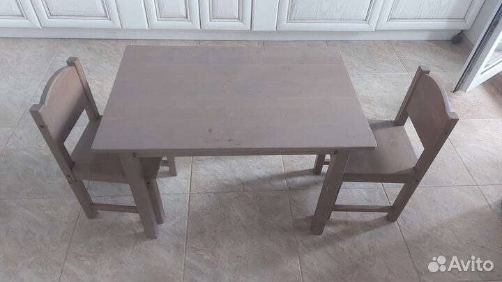 Детский стол и стулья