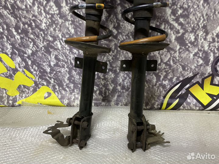 Амортизатор задний Duster Дастер Terrano 1.6 4x4