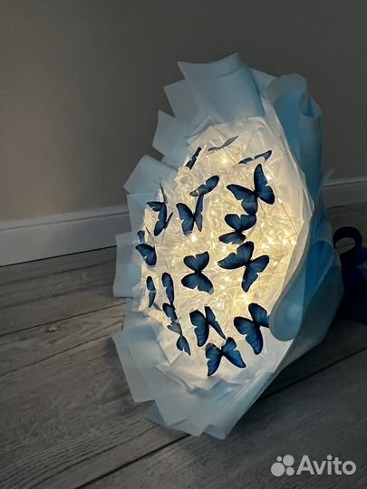 Светящийся букет из бабочек