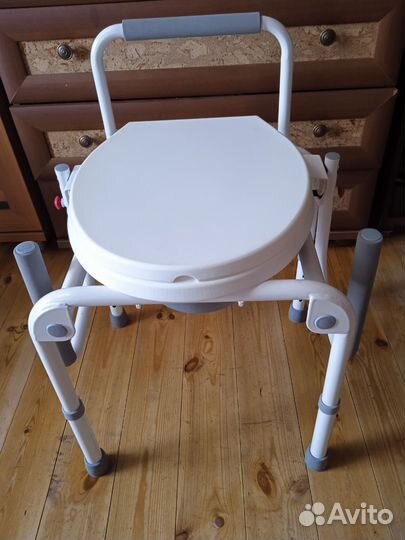 Стул кресло с санитарным оснащением