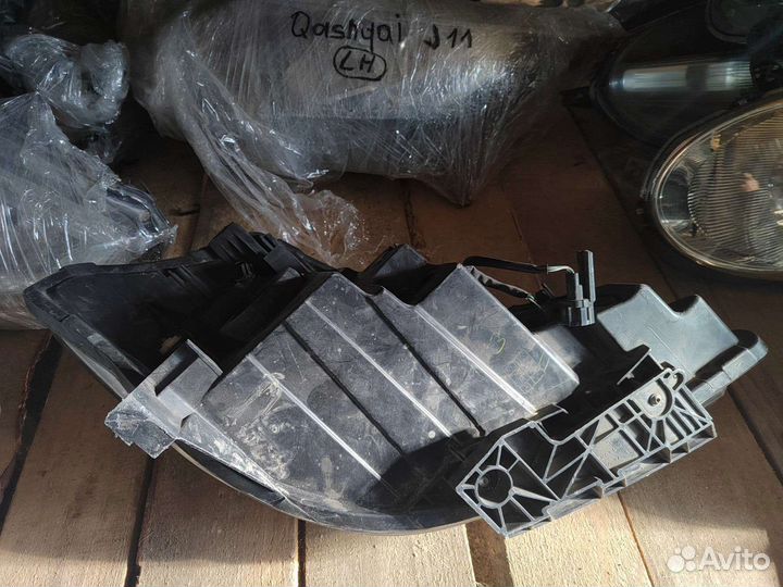 Фара левая Nissan Tiida C11