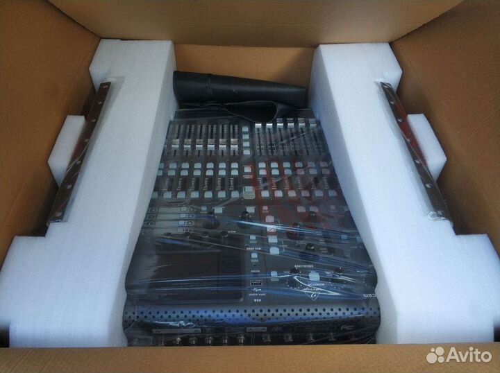 Цифровой микшерный пульт Behringer X32 Producer