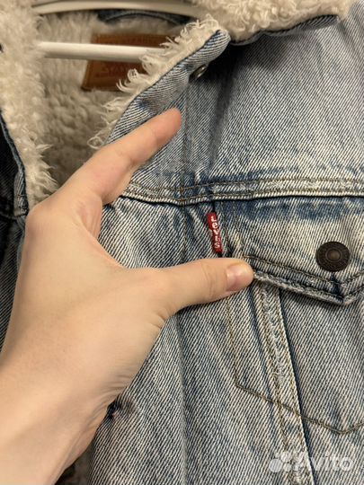 Джинсовая куртка с мехом levis