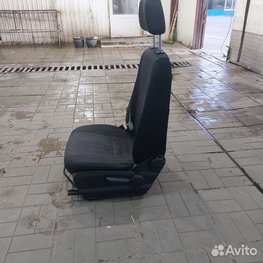 Передние сиденья mercedes