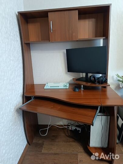Компьютерный стол