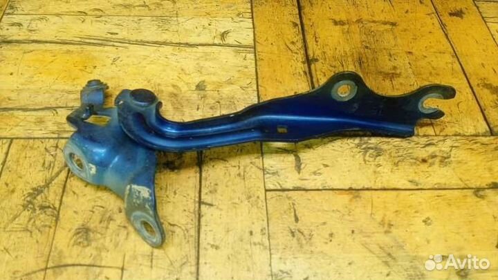 Петля капота левая Mazda 6 GG L813 2005