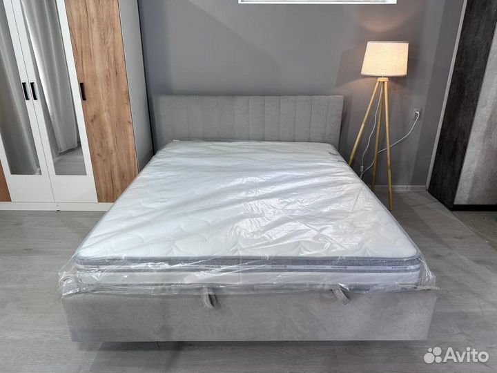 Кровать двуспальная парящая 160х200 см