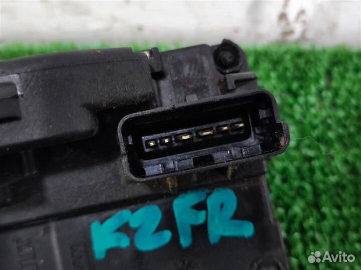 Замок двери передней правой Nissan Tiida 2008