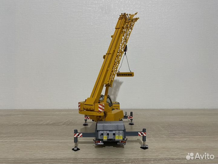 Кран Liebherr LTM 1050 1:50
