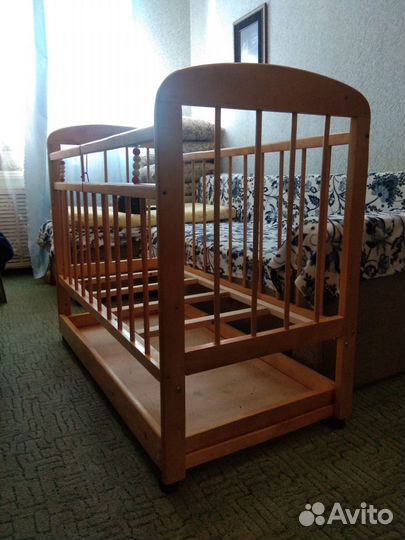 Детская кроватка
