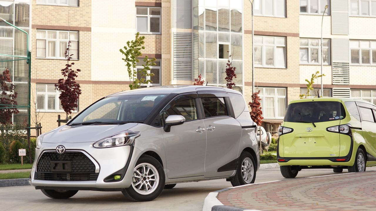 Toyota Sienta: фото владельца