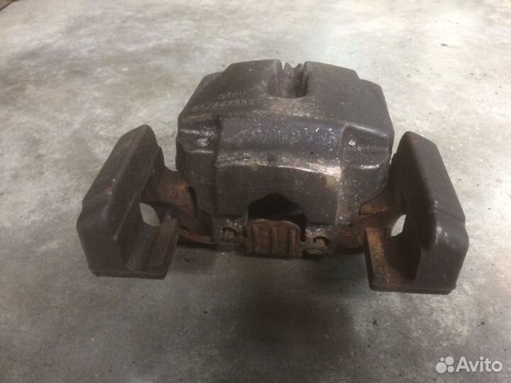 Суппорт передний передний правый Bmw 5-Series F10