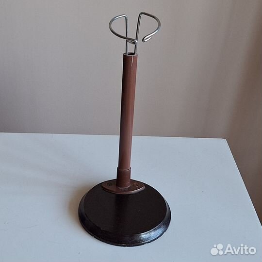 Подставка для фарфоровой куклы