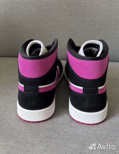 Nike Air Jordan 1 Mid Magenta