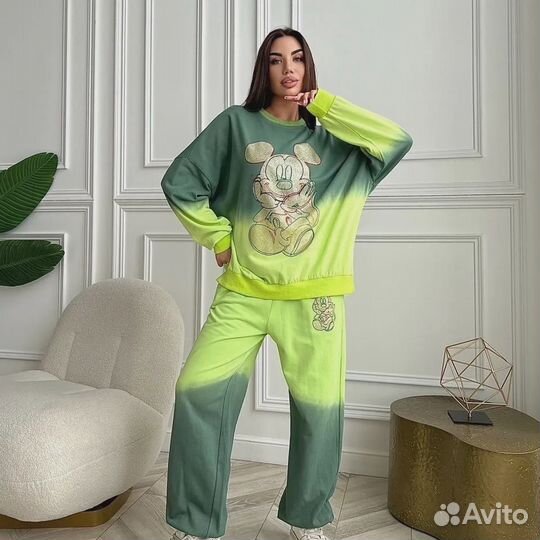 Костюмы женские