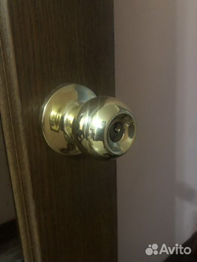 Две деревянные двери