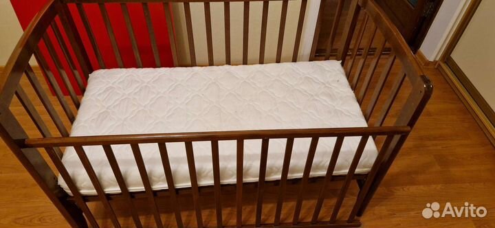 Детская кроватка с матрасом