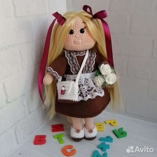 Вязаная кукла ручной работы
