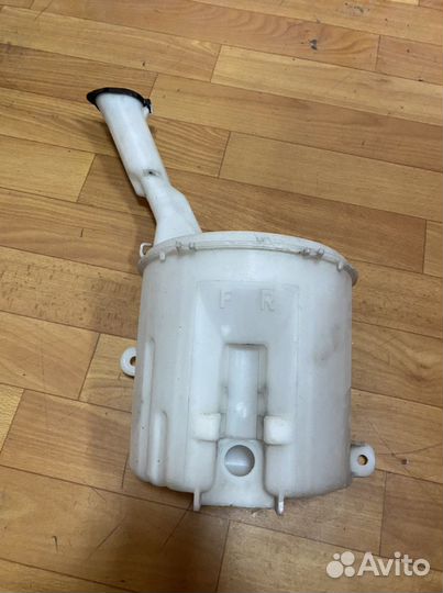 Продам бачок омывателя тойота функарго