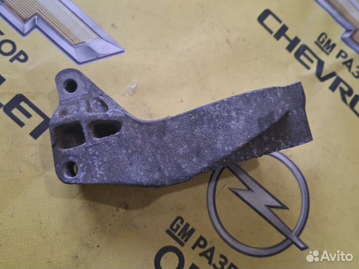 Кронштейн насоса гур F14D4 Chevrolet Aveo T250