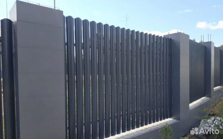 Забор из евроштакетника работа по договору под клю