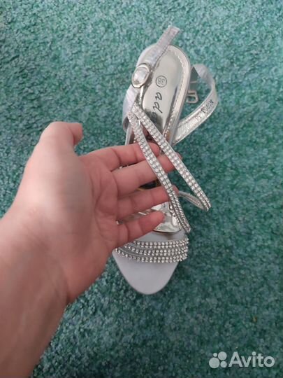 Босоножки со стразами