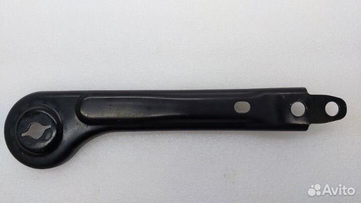 Кронштейн подрамника правый Hyundai Sonata DN G4KM