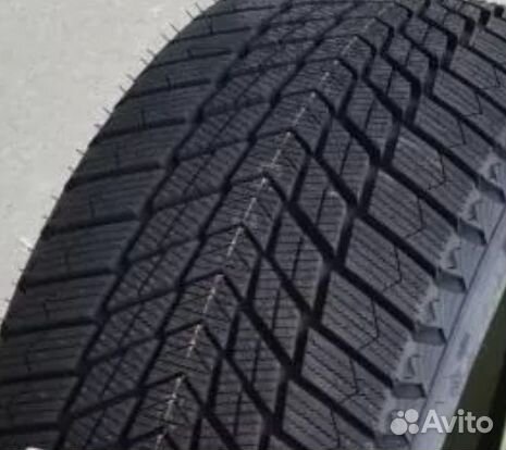 Nexen Winguard Ice Plus 215/55 R17