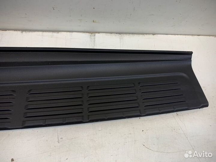 Накладка бампера задняя Toyota Land Cruiser 200