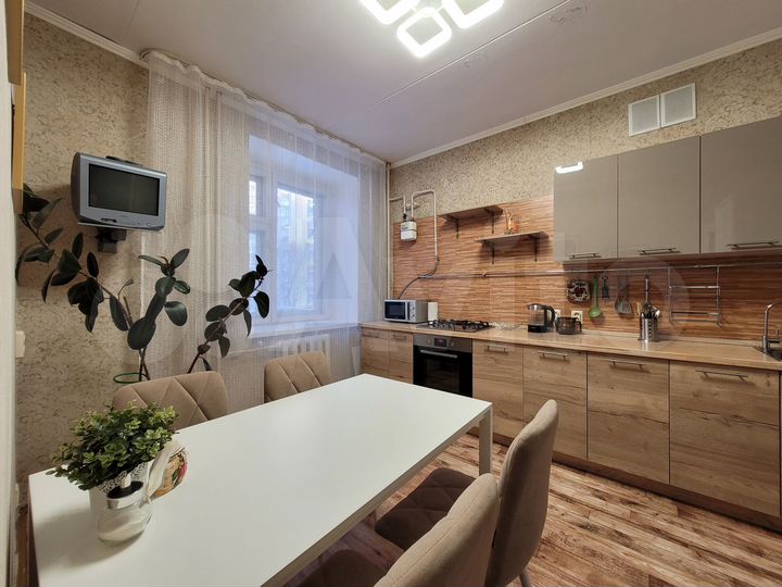 2-к. квартира, 62 м², 2/10 эт.