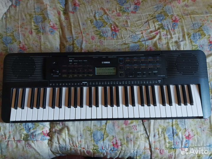 Синтезатор Yamaha со стойкой синтезатора