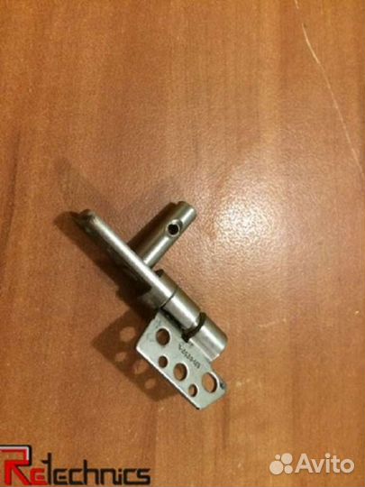 Петля левая ноутбука RoverBook Voyager V553VHP