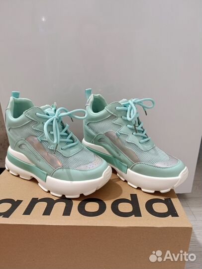 Сникеры женские