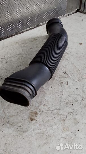 Патрубок водушного фильтра Skoda Fabia 2