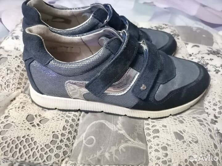 Кроссовки для девочки Котофей 35 размер