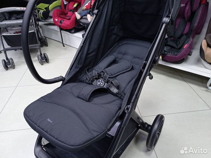 Прогулочная коляска Carrello Nero (9 кг)