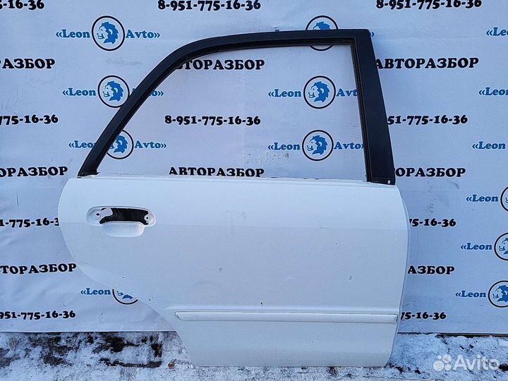 Дверь задняя правая Mazda Familia 323 bj