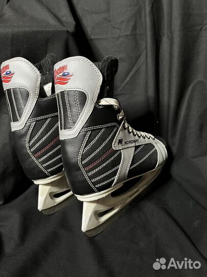 Коньки хоккейные